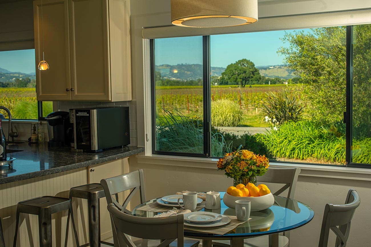 Breakfast-Nook,-Pinot-Cottage,-Benovia-2