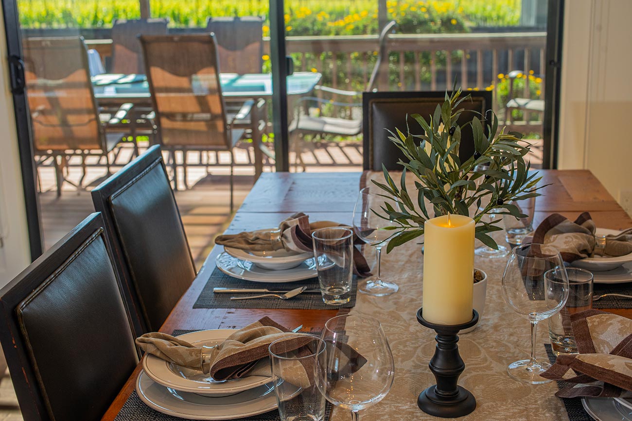 Dining-Room-and-Back-Deck,-Pinot-Cottage,-Benovia