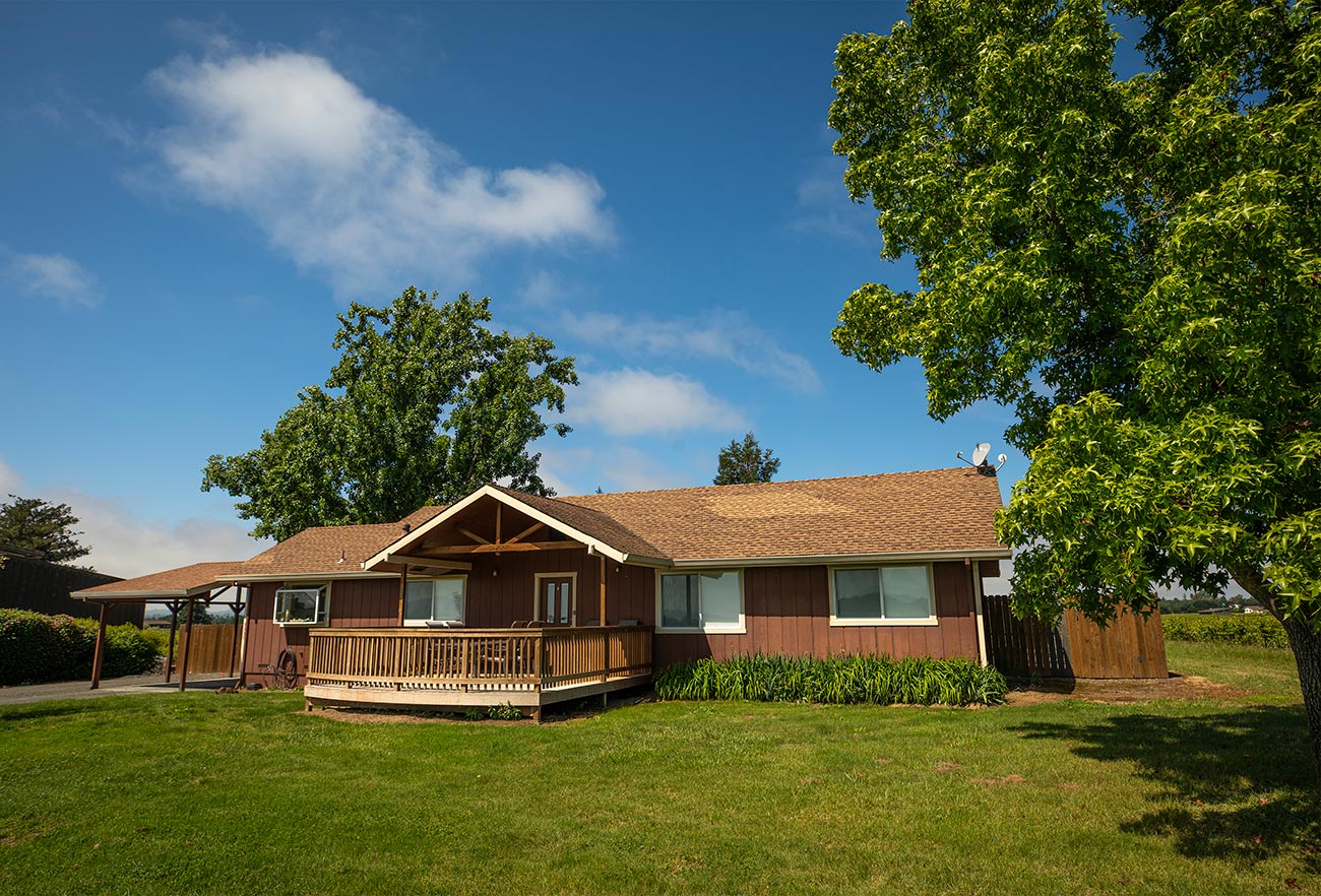 Exterior-Chardonnay-Cottage