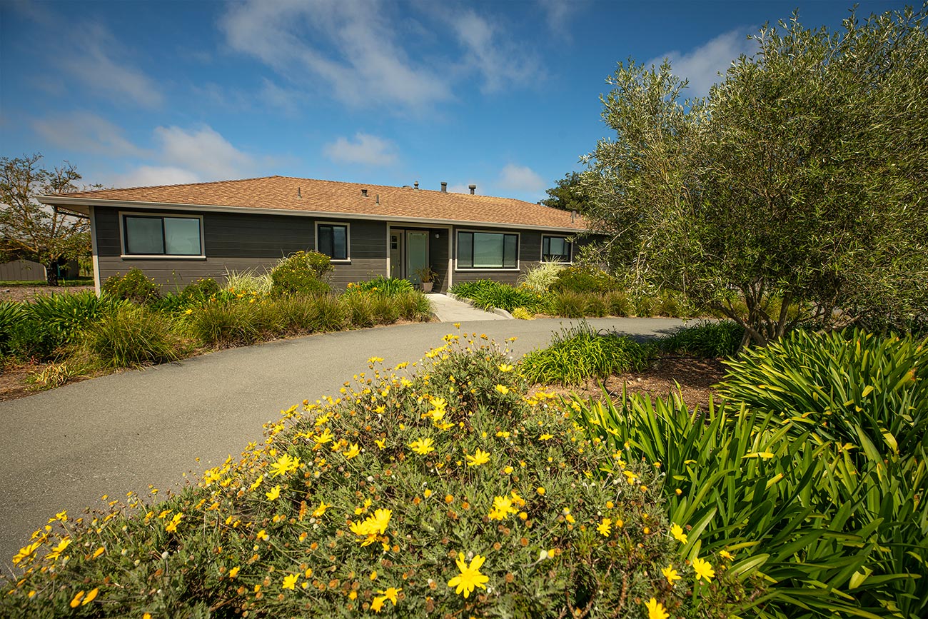 Exterior-Pinot-Cottage