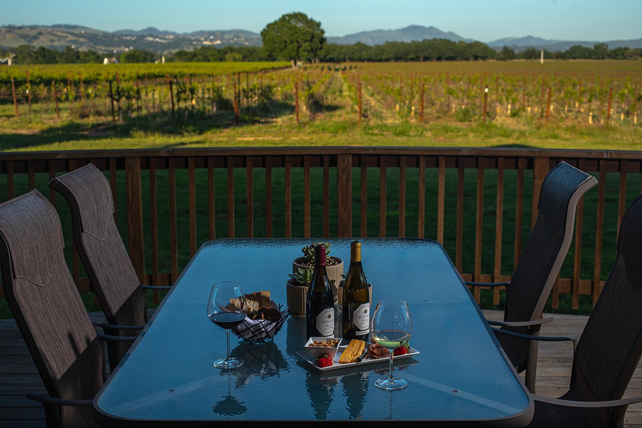 Front-Deck,-Chardonnay-Cottage,-Benovia