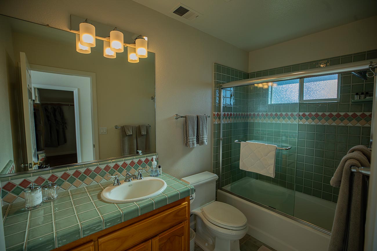 Full-Private-Bath-Attached-to-Primary-Suite,-Chardonnay-Cottage,-Benovia