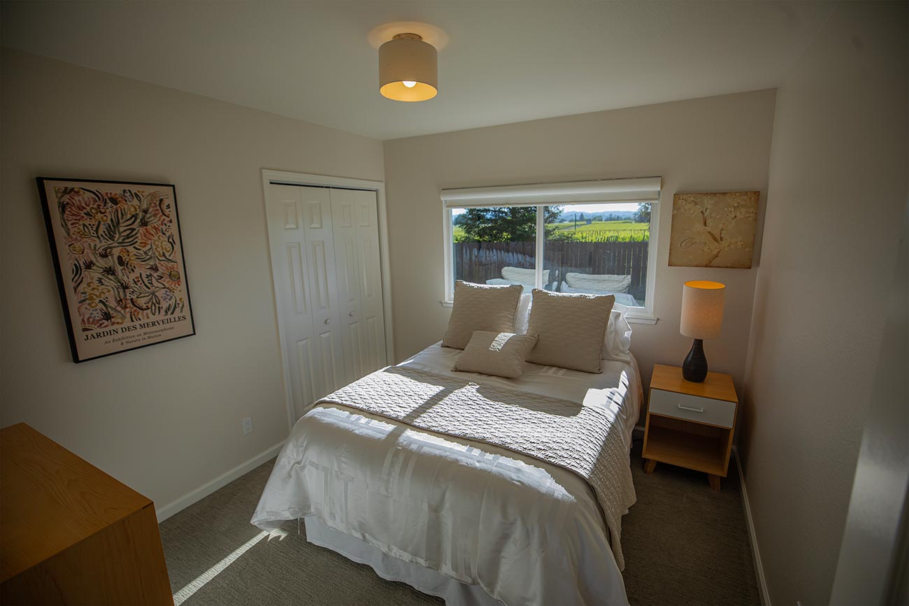 Third-Bedroom,-Chardonnay-Cottage,-Benovia