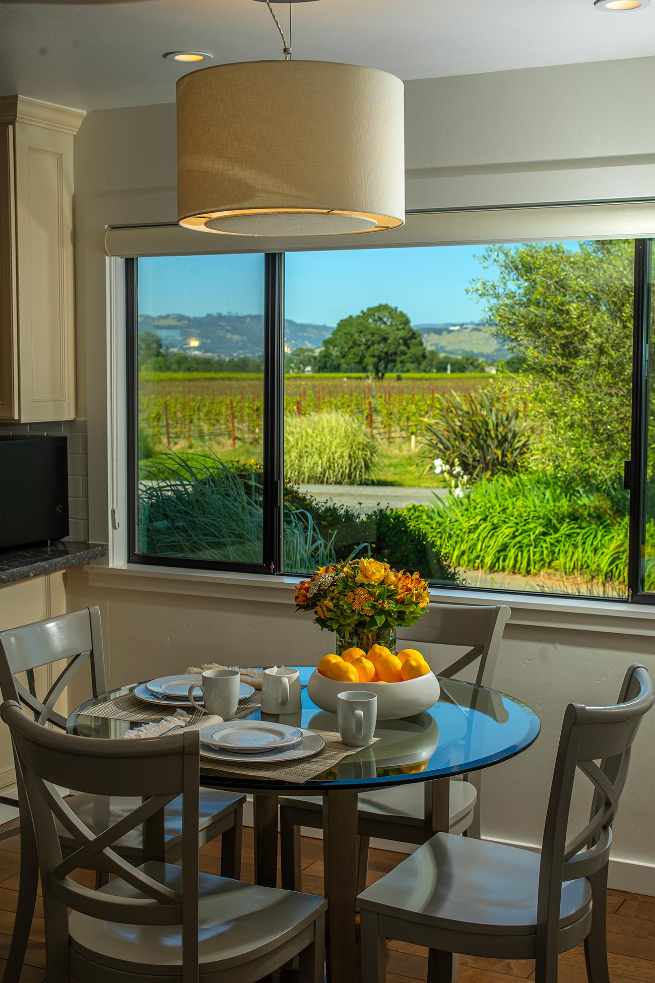 Vertical-Shot,-Breakfast-Nook,-Pinot-Cottage,-Benovia