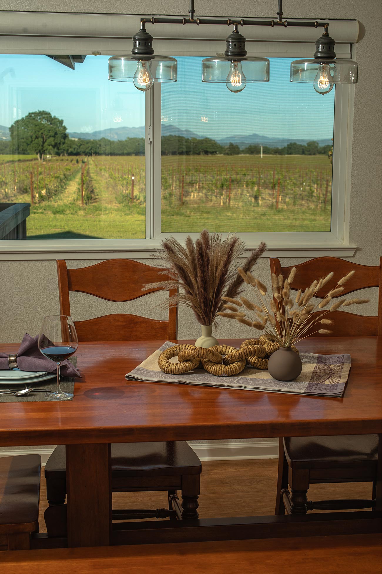 Vertical-Tight-Shot,-Dining-Room,-Chardonnay-Cottage,-Benovia