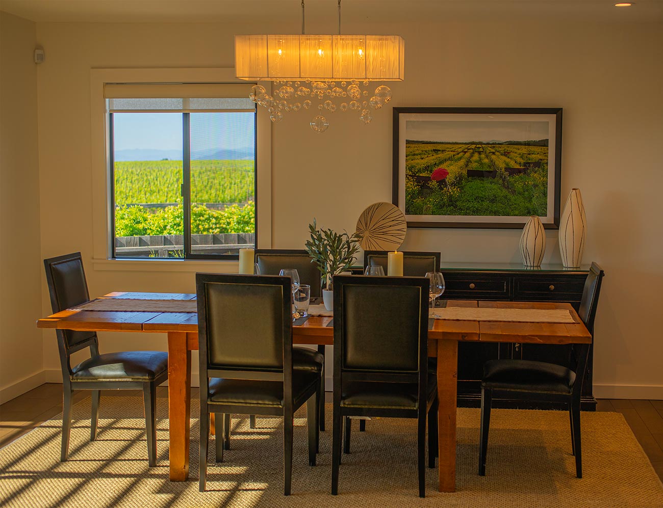 Wide-Shot-of-Dining-Room,-Pinot-Cottage,-Benovia