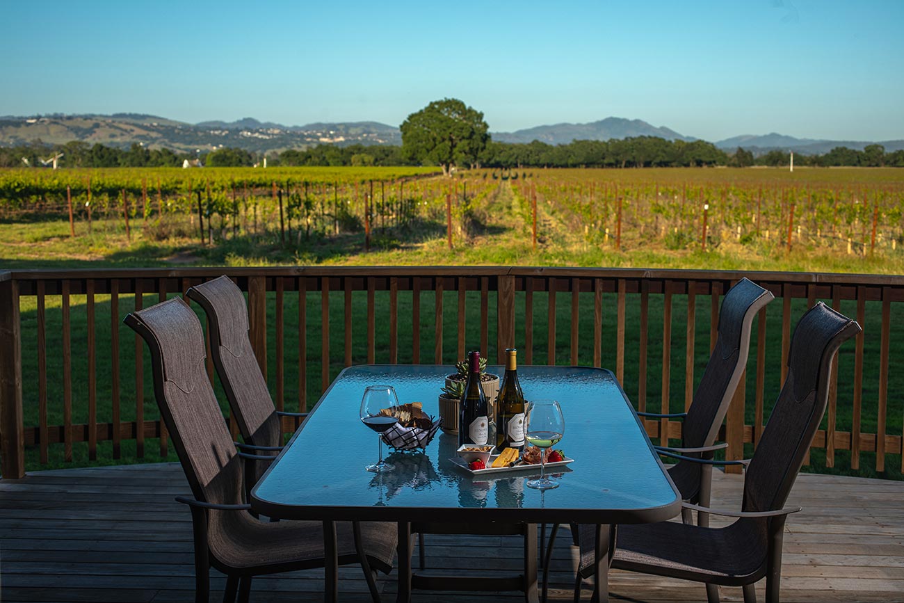 Wider-Shot,-Front-Deck,-Chardonnay-Cottage,-Benovia